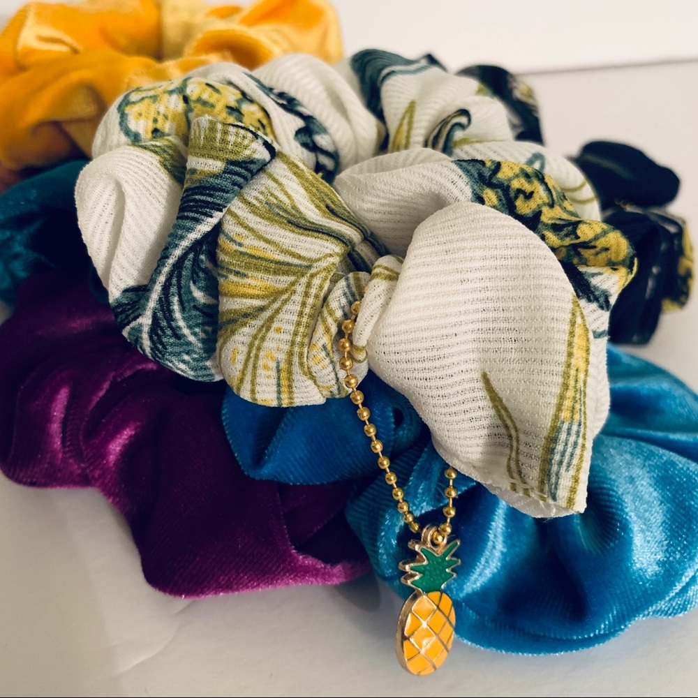 Assorted scrunchi bundle